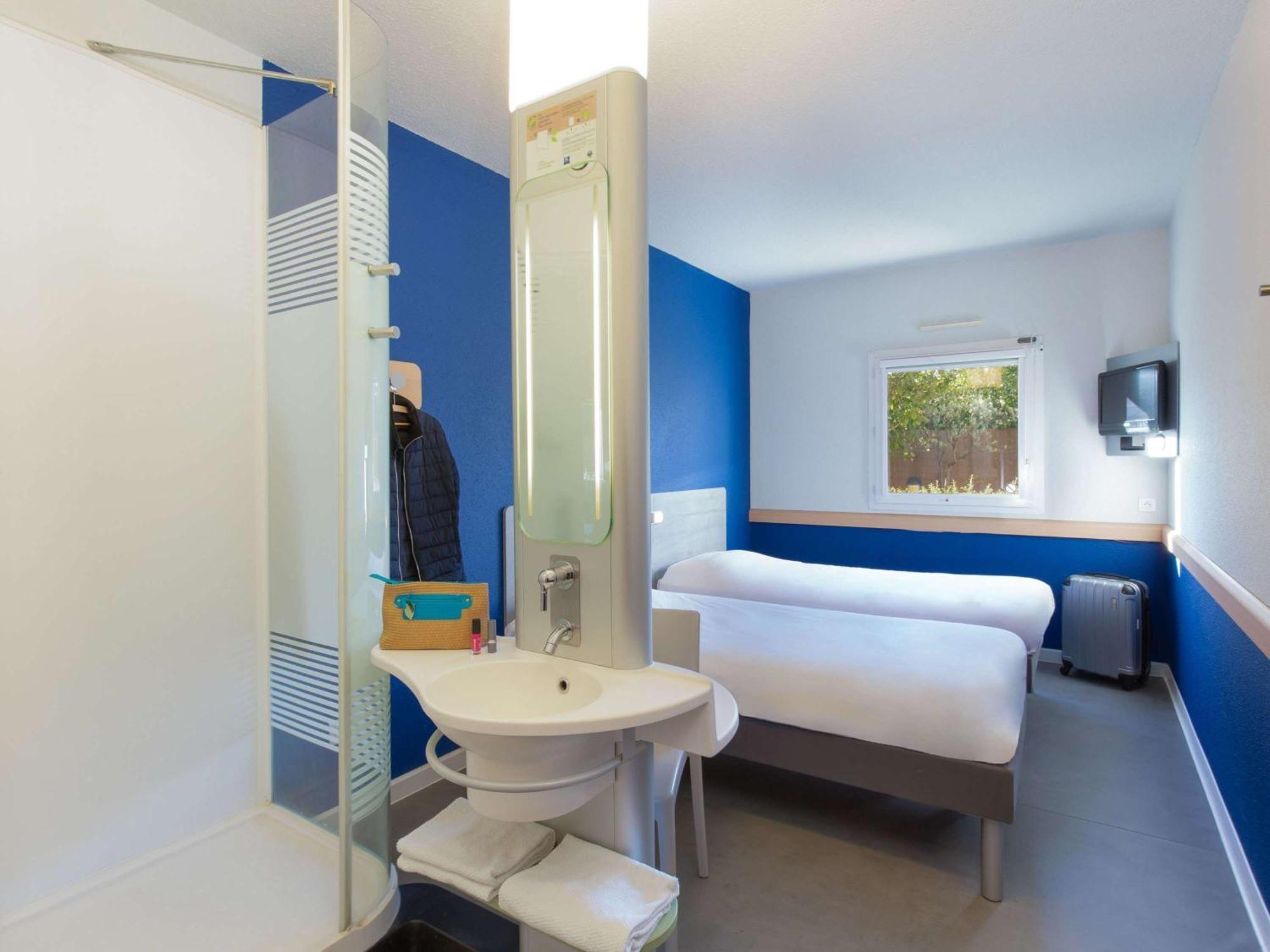 Ibis Budget Saint-Maximin Bagian luar foto