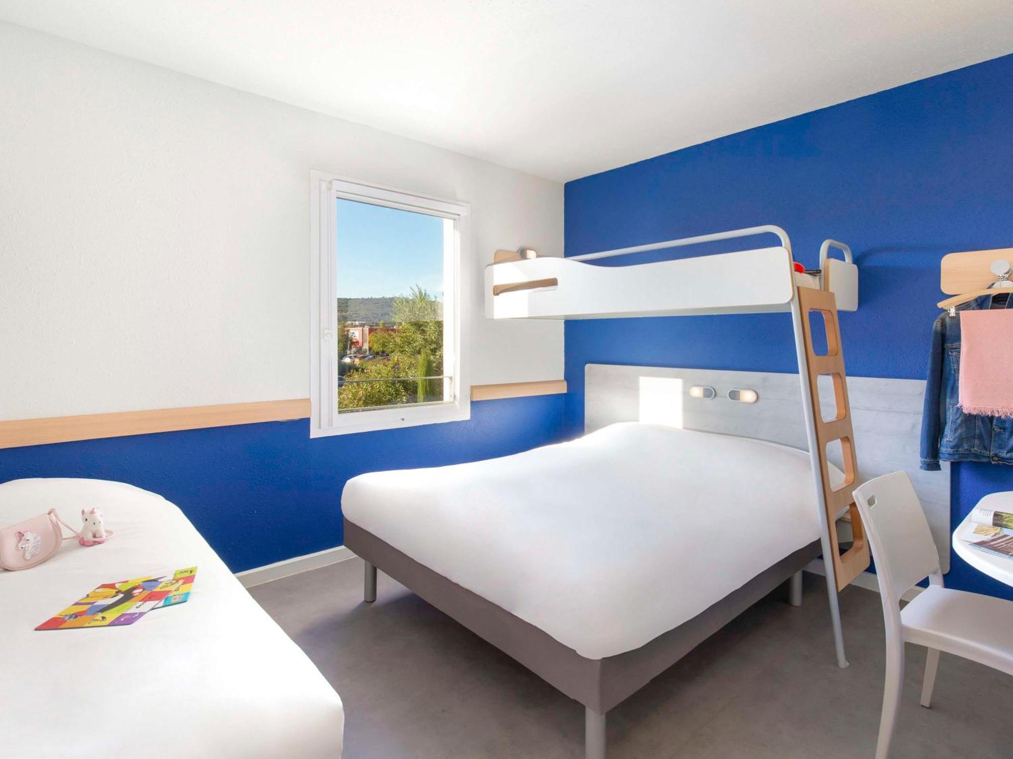 Ibis Budget Saint-Maximin Bagian luar foto