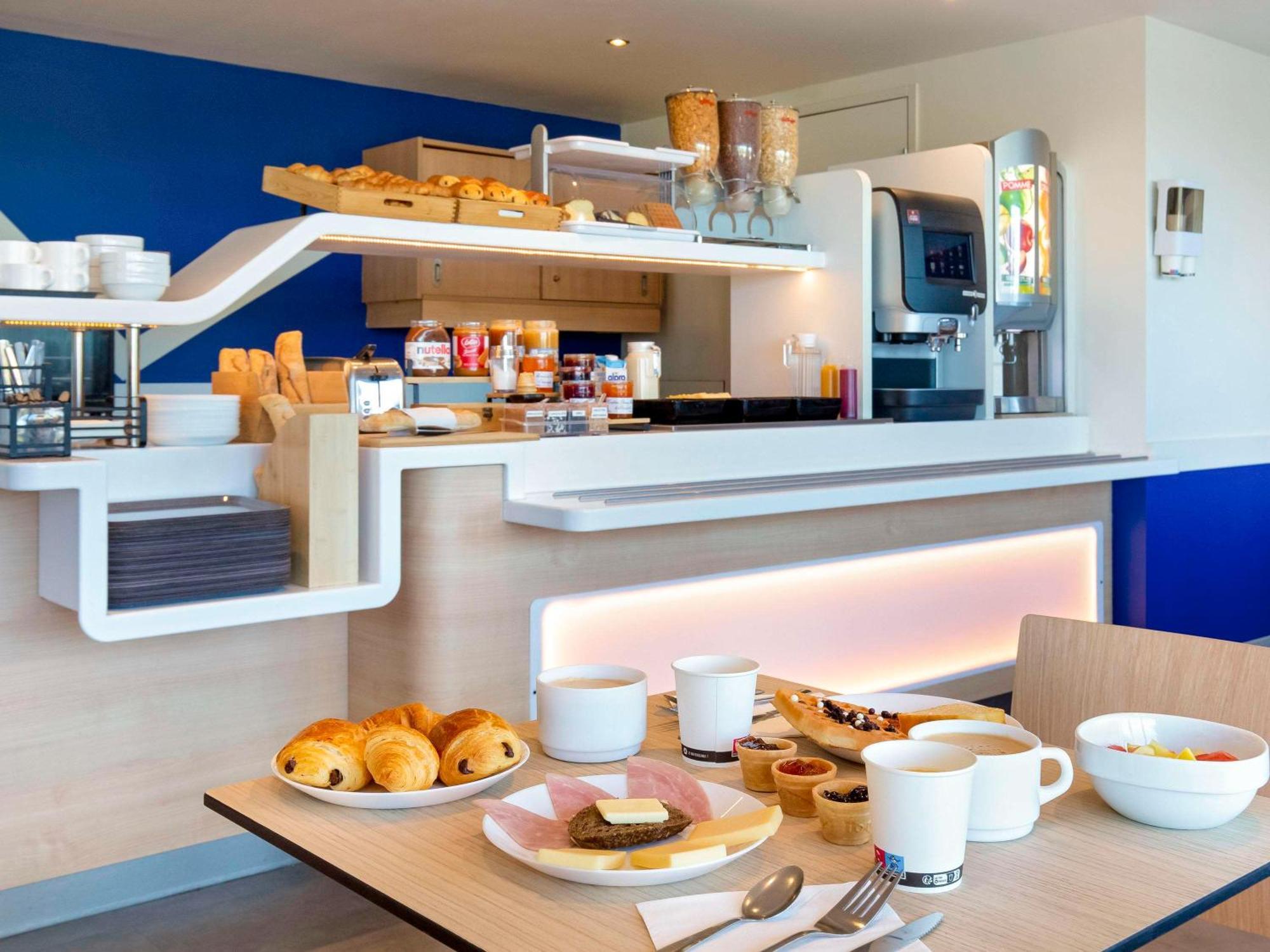 Ibis Budget Saint-Maximin Bagian luar foto