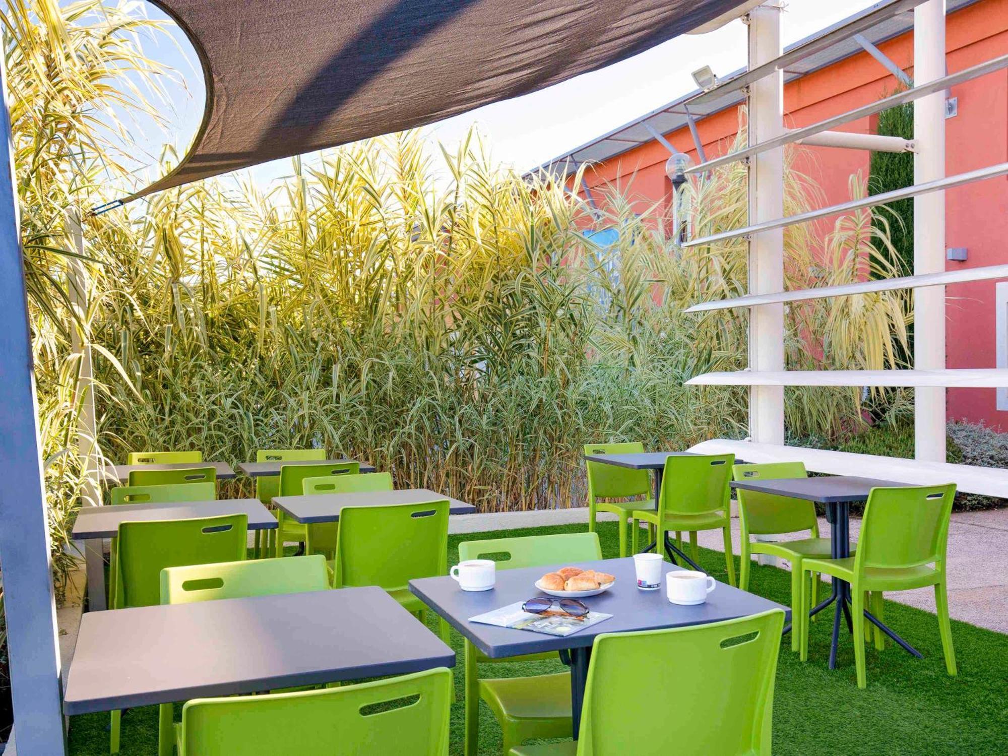 Ibis Budget Saint-Maximin Bagian luar foto