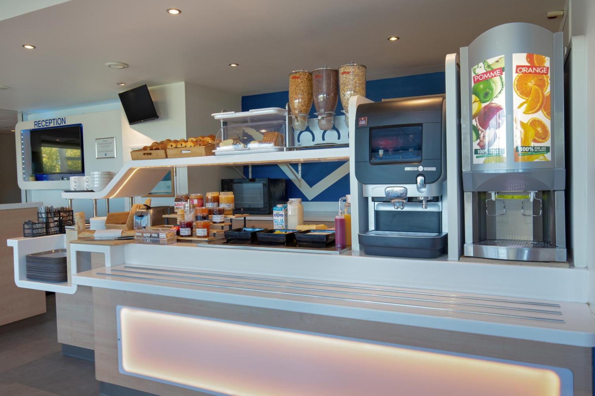 Ibis Budget Saint-Maximin Bagian luar foto