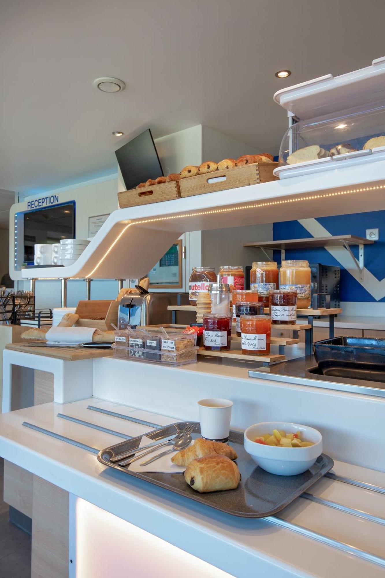Ibis Budget Saint-Maximin Bagian luar foto