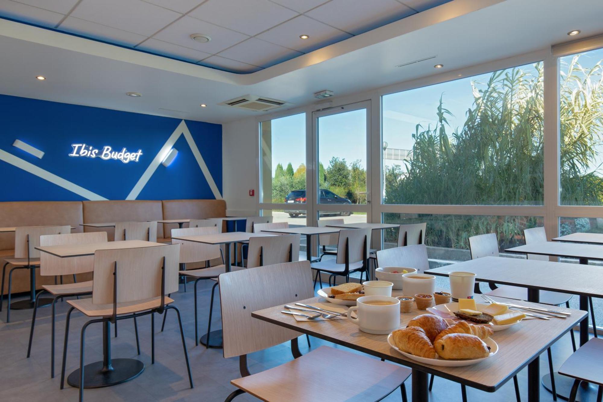 Ibis Budget Saint-Maximin Bagian luar foto