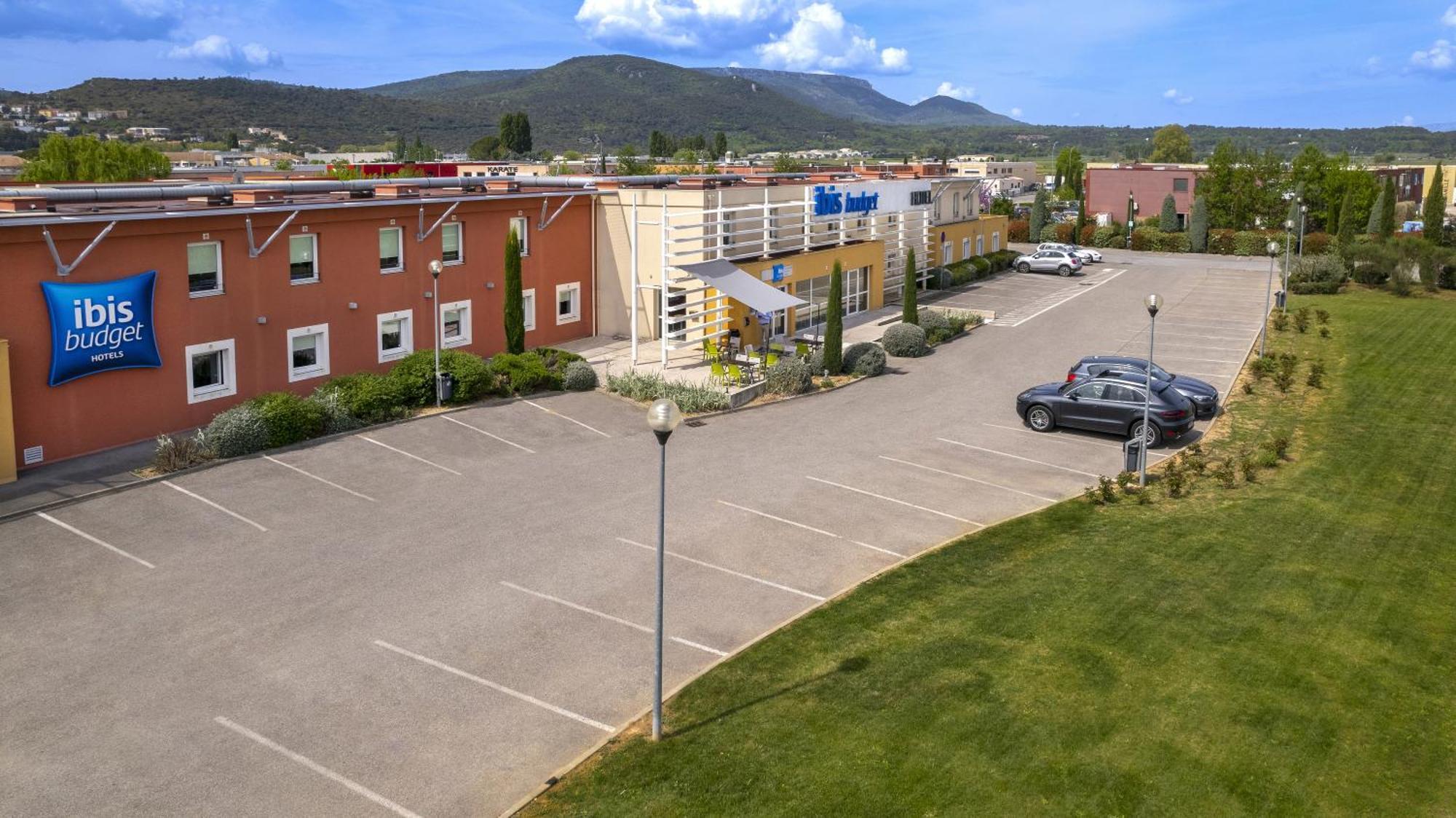 Ibis Budget Saint-Maximin Bagian luar foto
