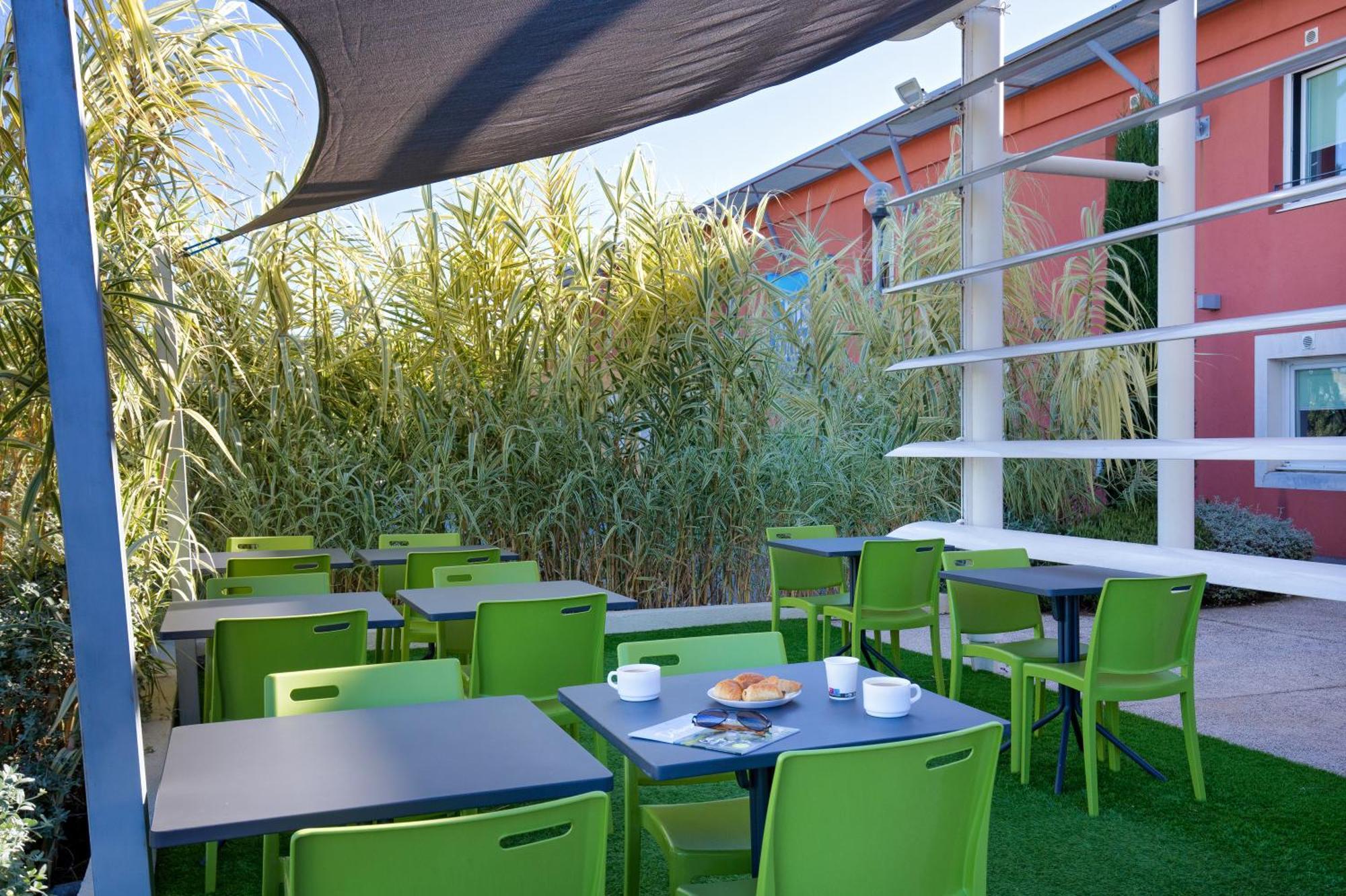 Ibis Budget Saint-Maximin Bagian luar foto