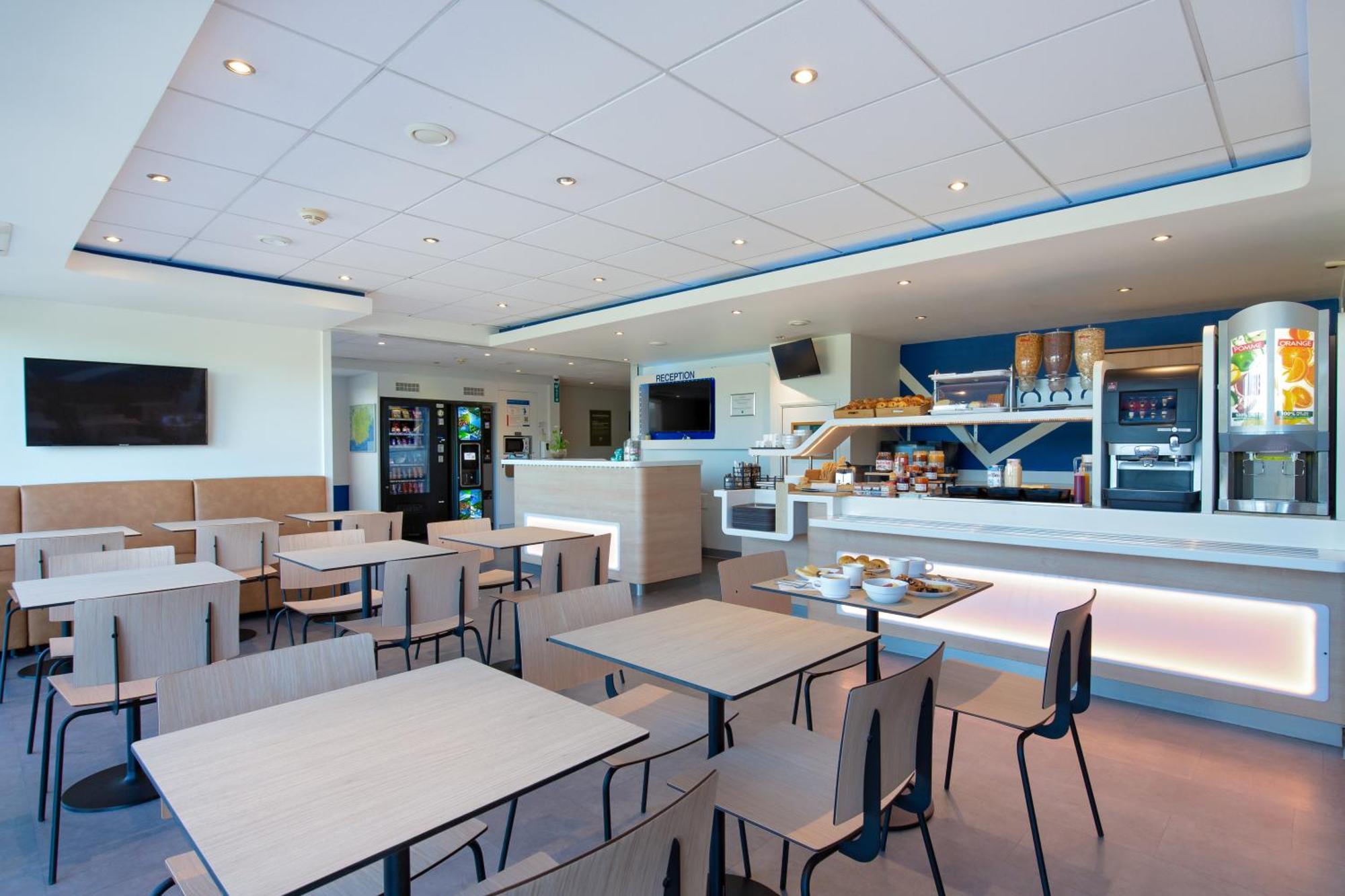Ibis Budget Saint-Maximin Bagian luar foto
