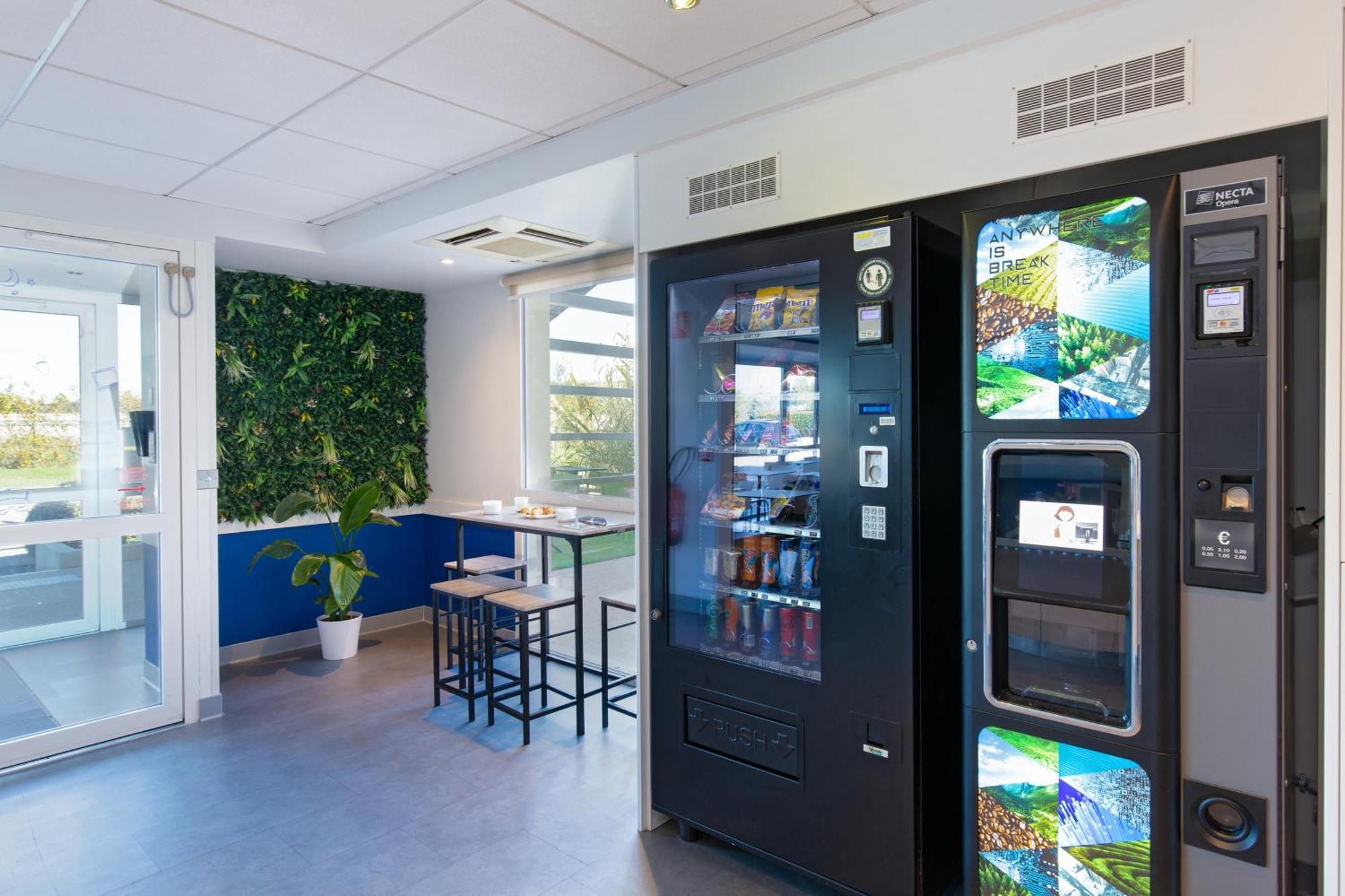 Ibis Budget Saint-Maximin Bagian luar foto