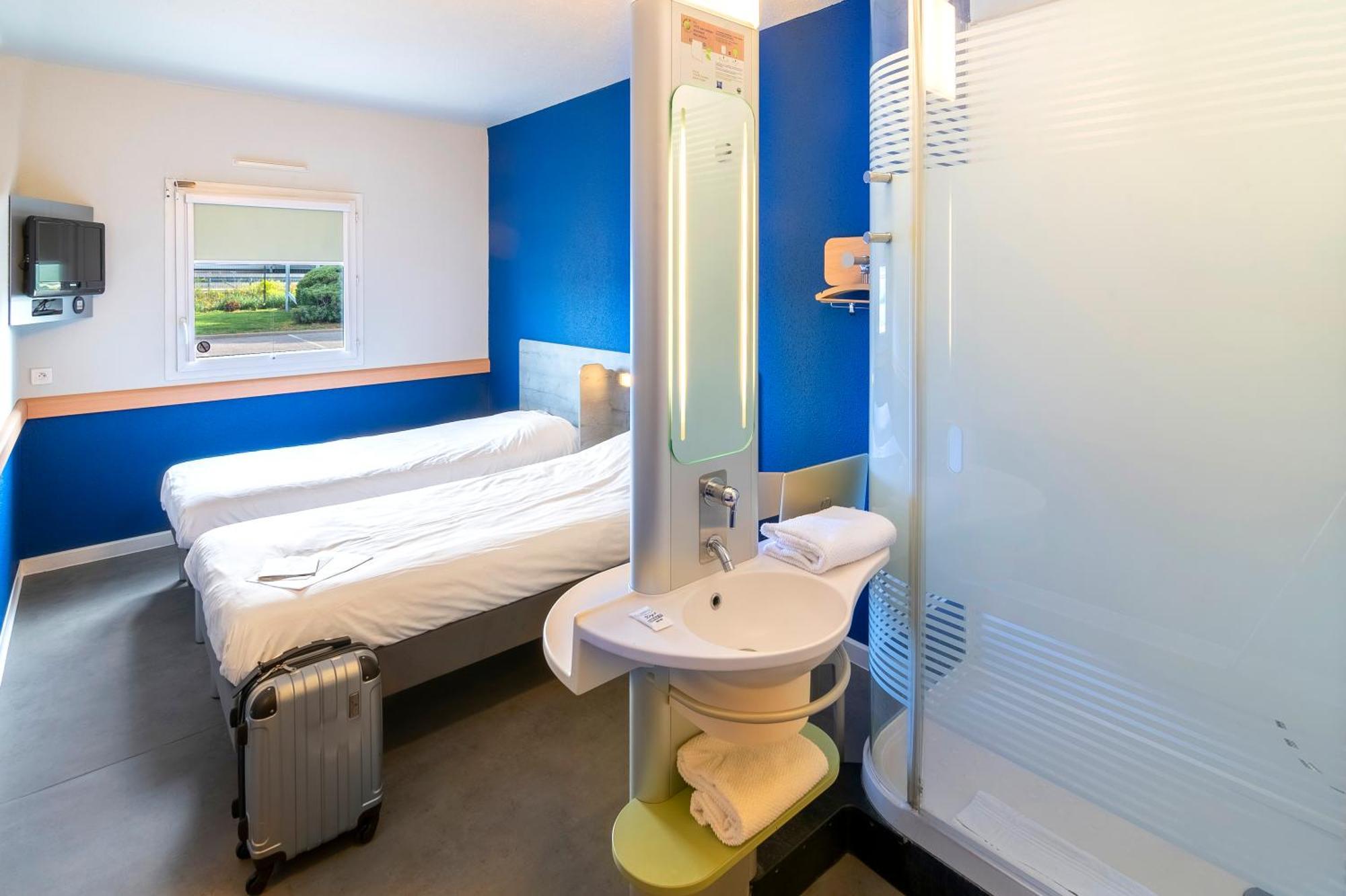 Ibis Budget Saint-Maximin Bagian luar foto