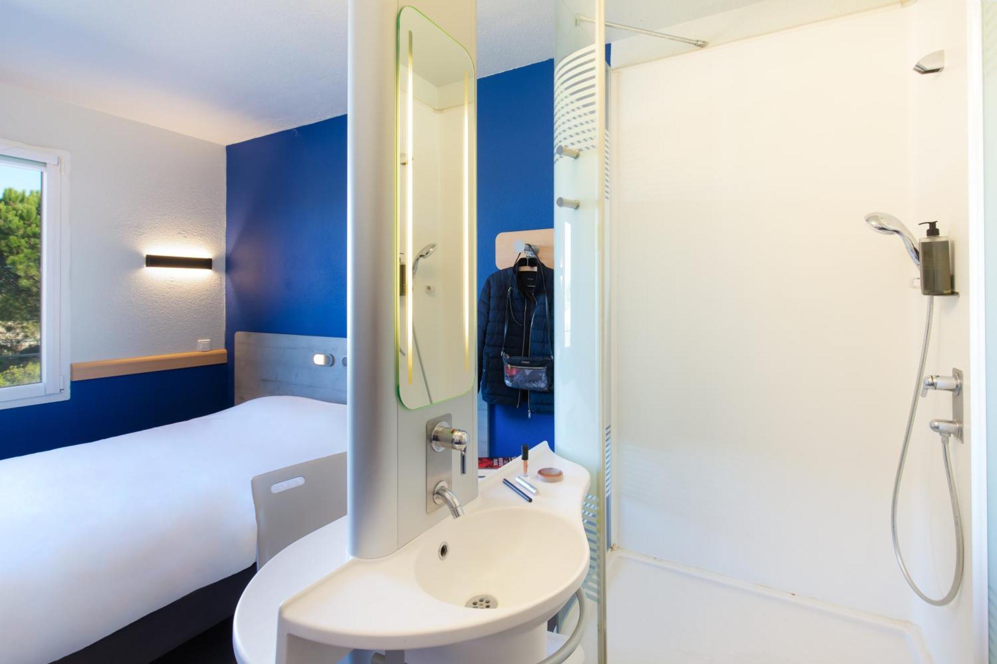 Ibis Budget Saint-Maximin Bagian luar foto