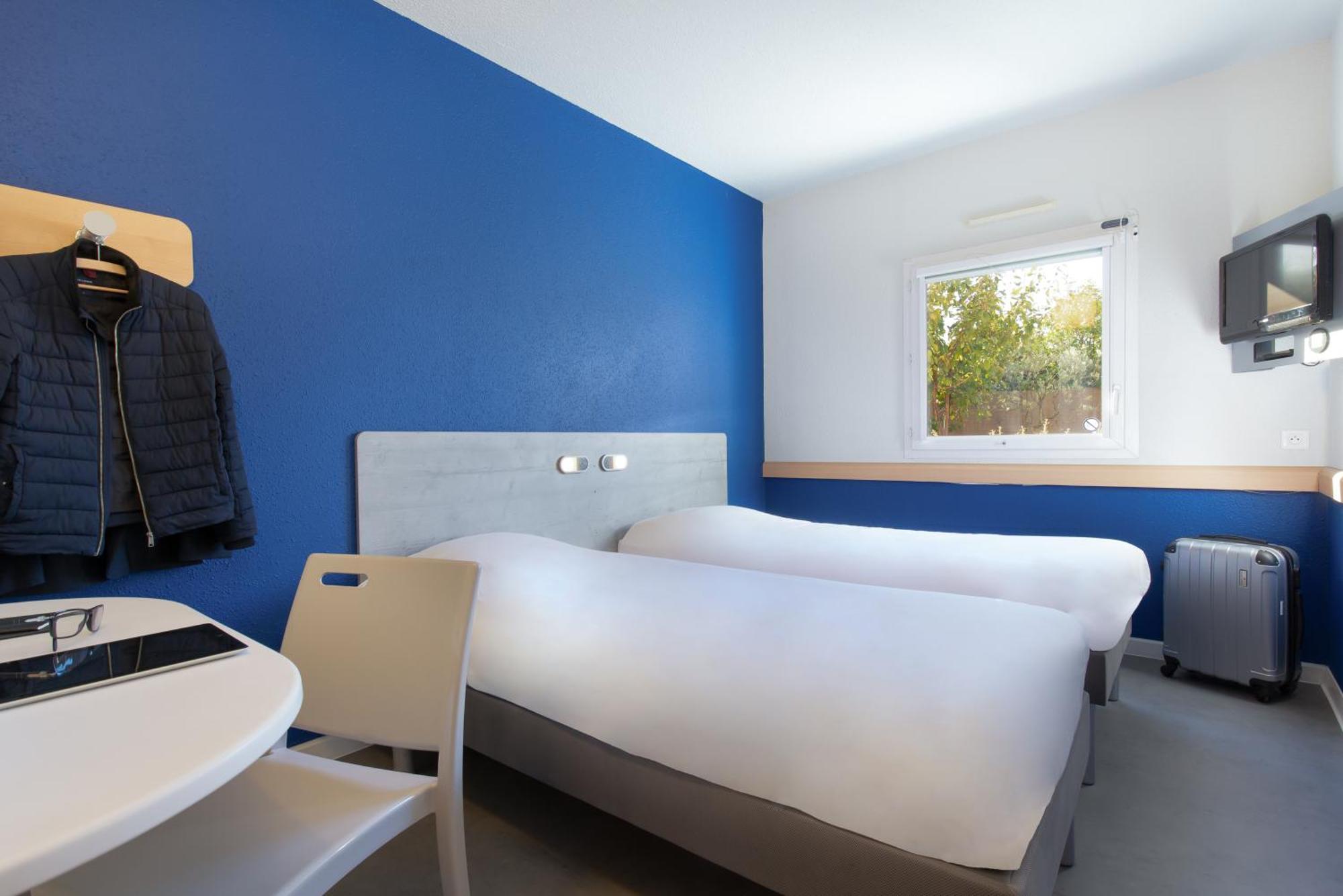 Ibis Budget Saint-Maximin Bagian luar foto