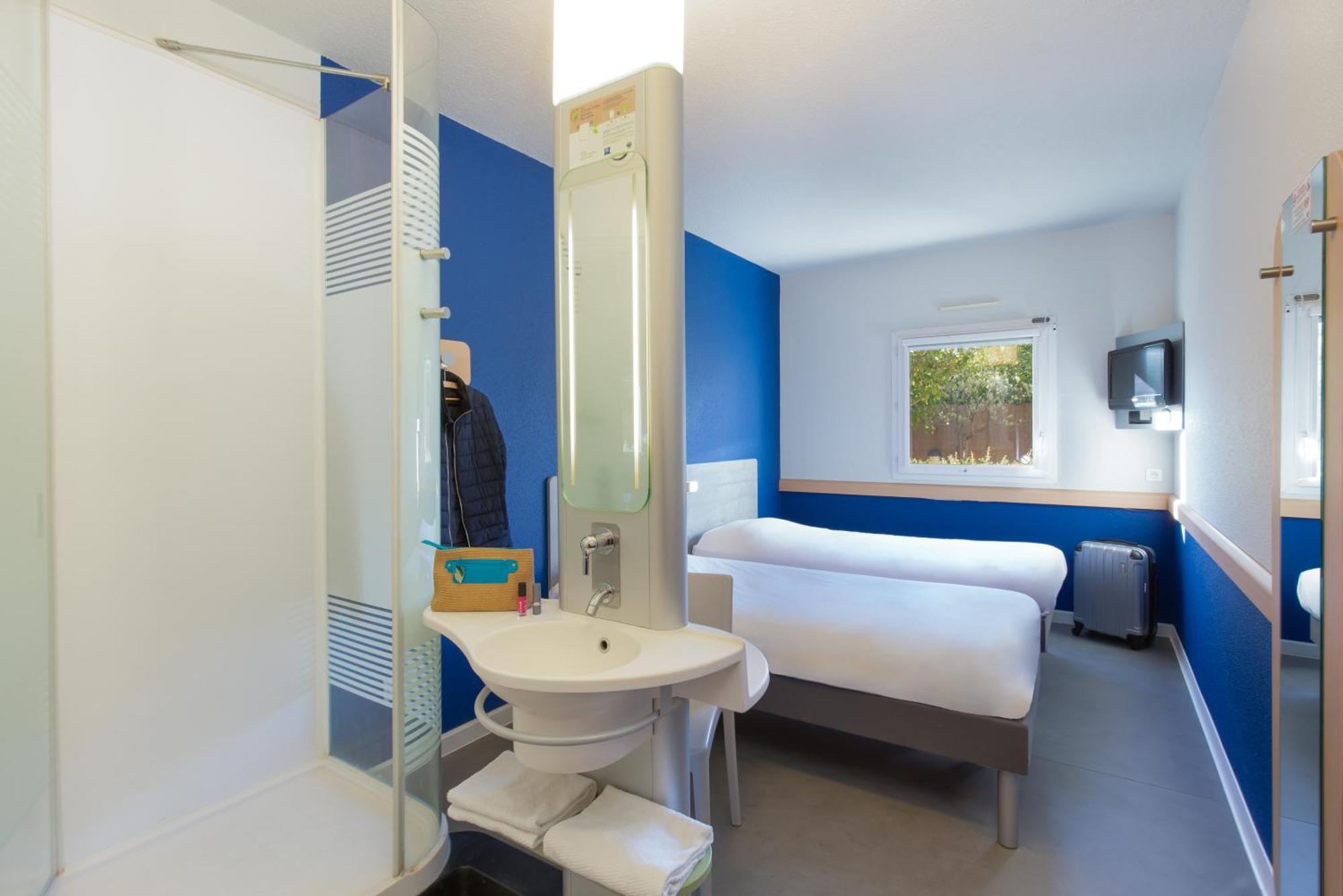 Ibis Budget Saint-Maximin Bagian luar foto