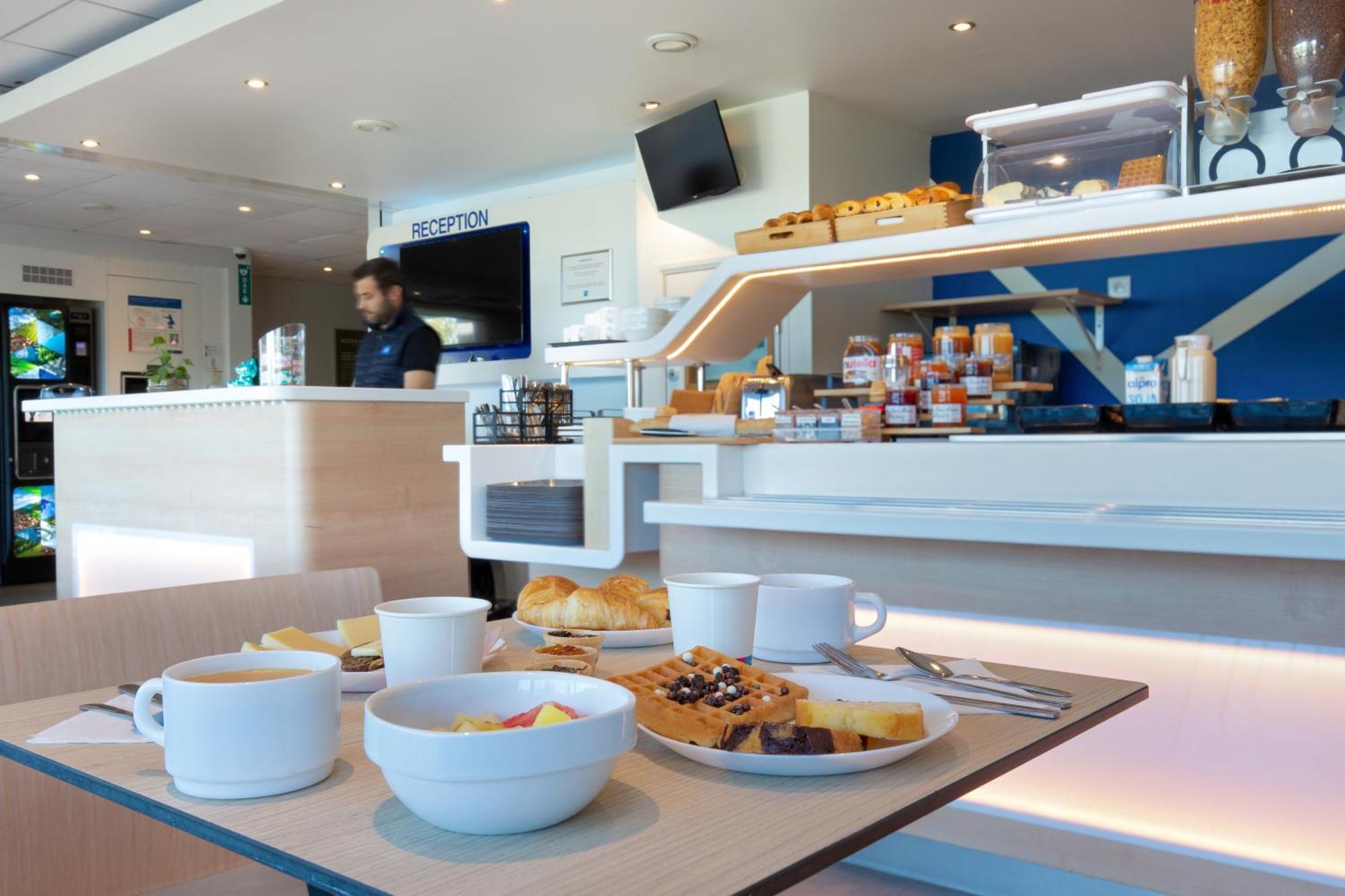Ibis Budget Saint-Maximin Bagian luar foto