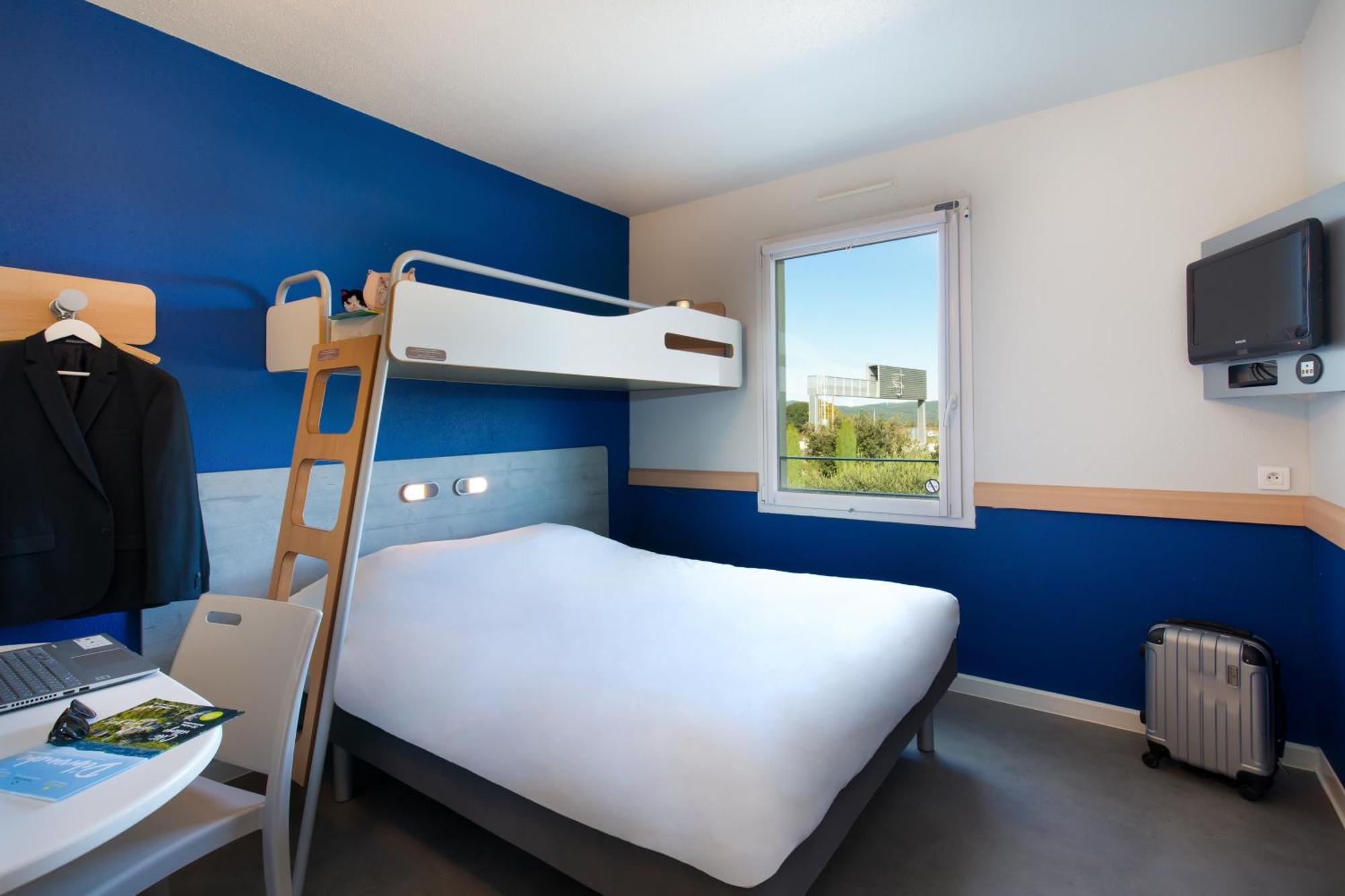 Ibis Budget Saint-Maximin Bagian luar foto