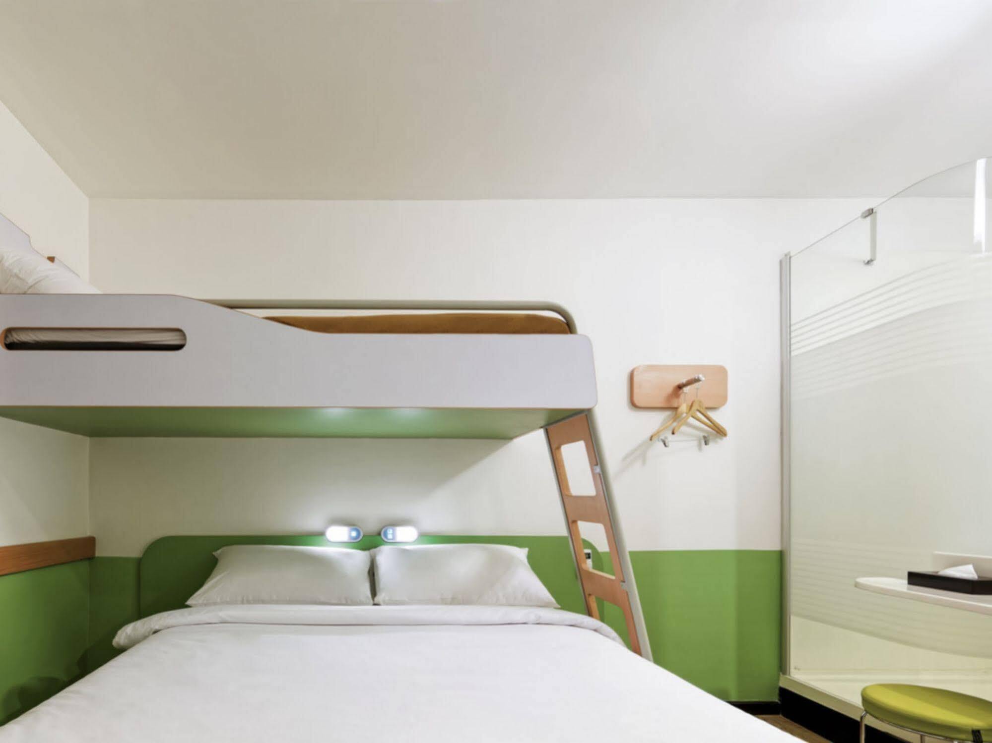 Ibis Budget Saint-Maximin Bagian luar foto