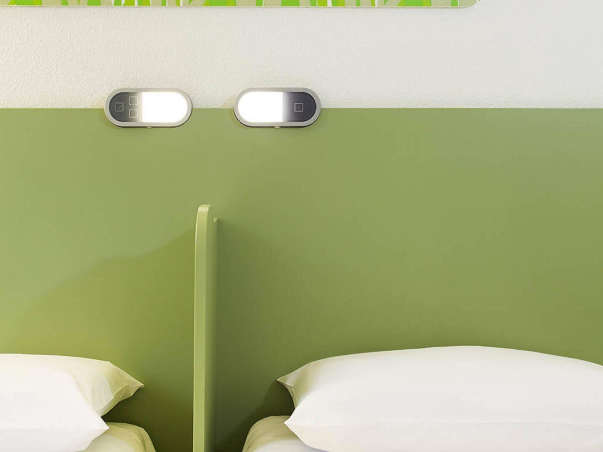 Ibis Budget Saint-Maximin Bagian luar foto
